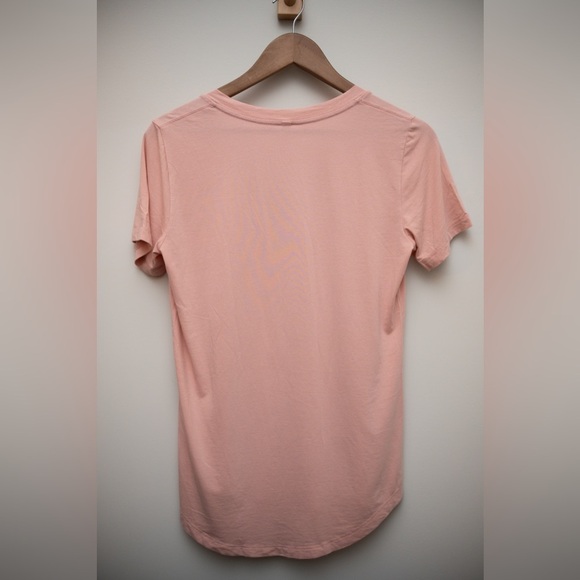 Babaton Pink V-Neck Tee S — Soft Lightweight Everyday Essential Aritzia - Picture 4 of 6